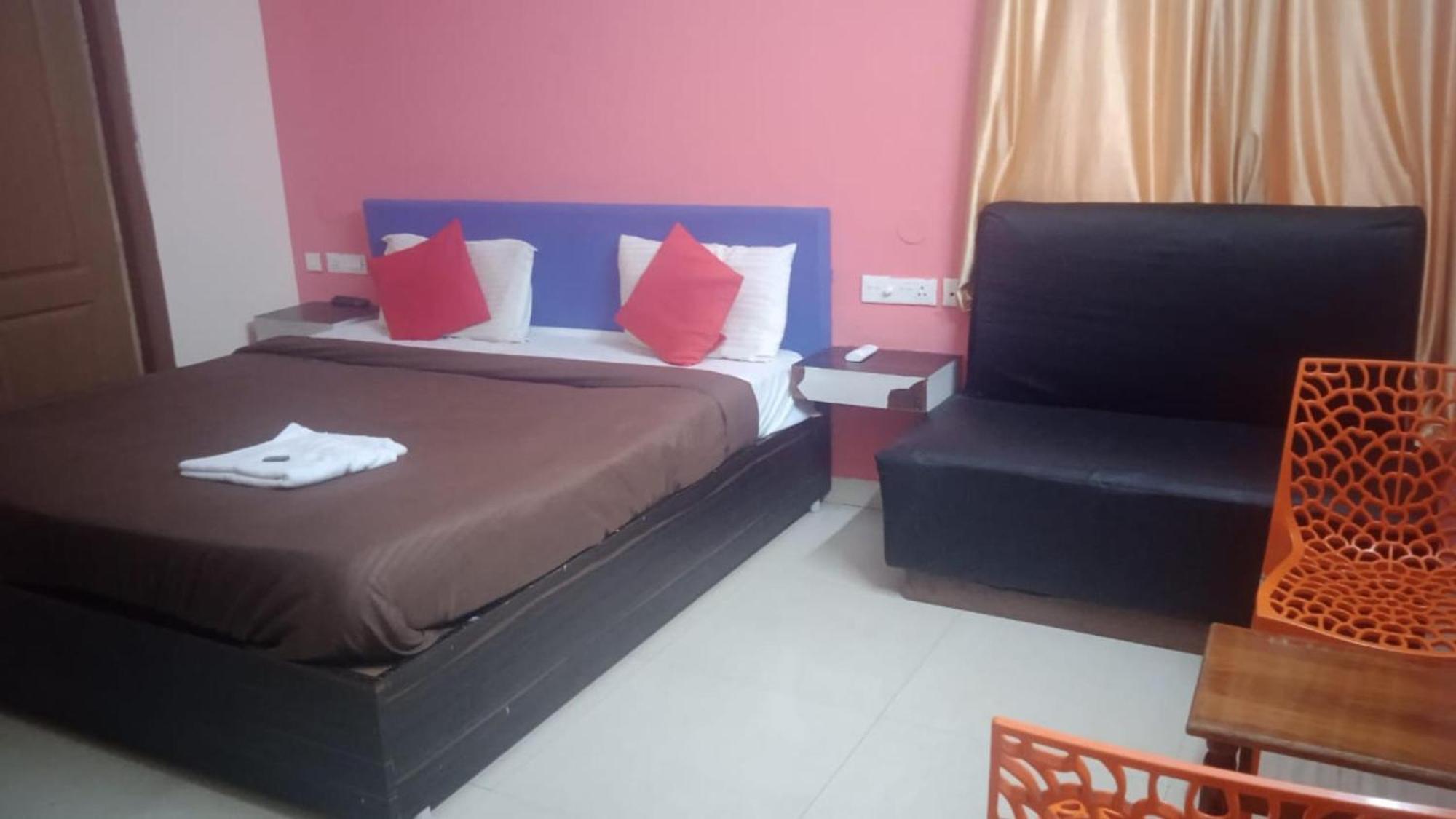 Goroomgo Blue Bell Bhubaneswar - Well Decorated Room -Wifi And Parking Facilities Available Eksteriør bilde