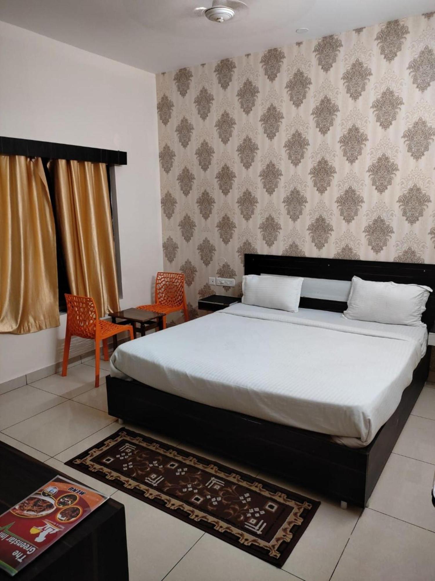 Goroomgo Blue Bell Bhubaneswar - Well Decorated Room -Wifi And Parking Facilities Available Eksteriør bilde