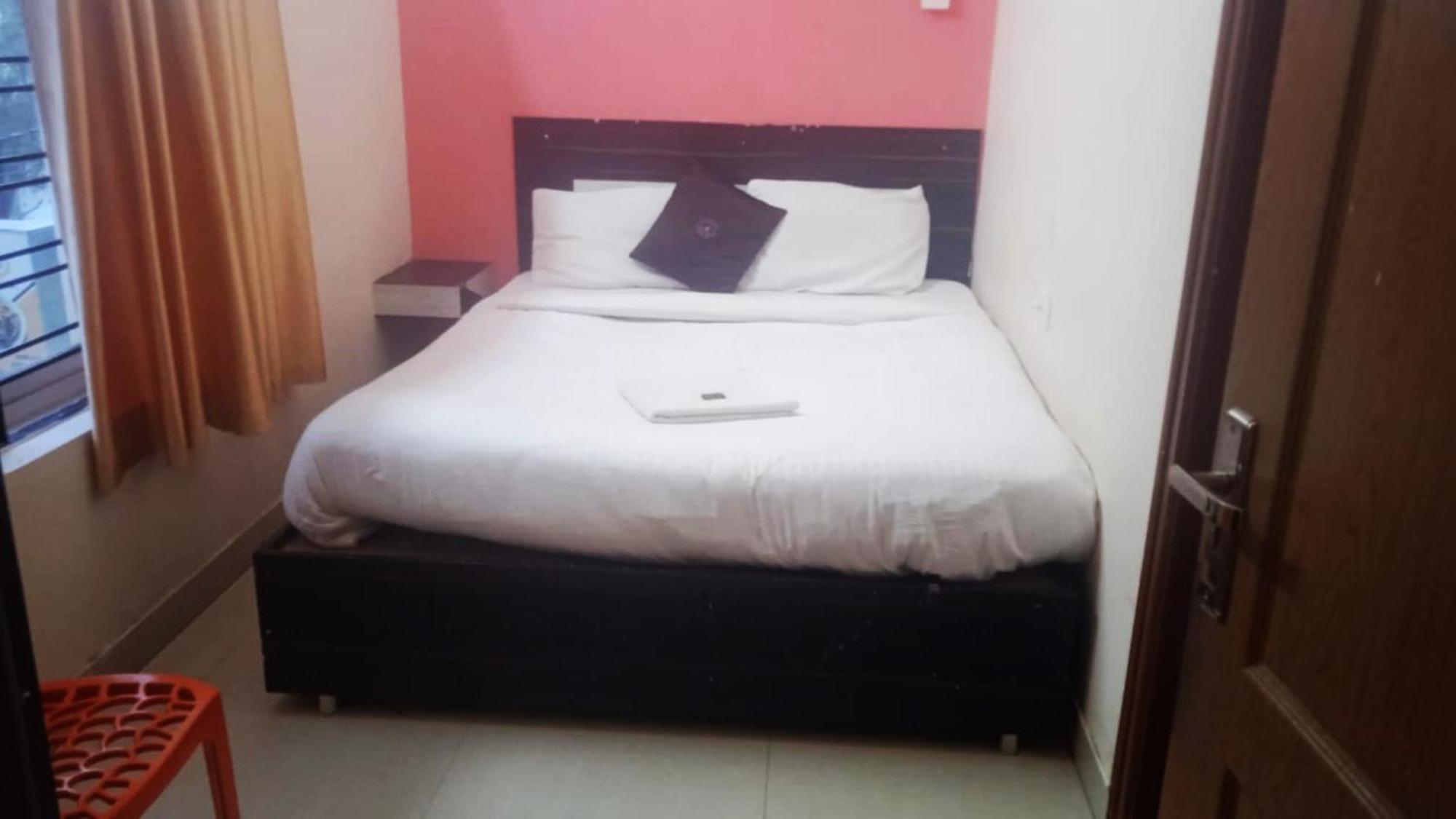 Goroomgo Blue Bell Bhubaneswar - Well Decorated Room -Wifi And Parking Facilities Available Eksteriør bilde